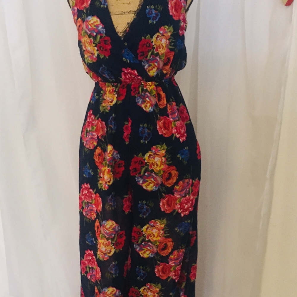 Feathers jumpsuit/romper - Picture 2 of 6